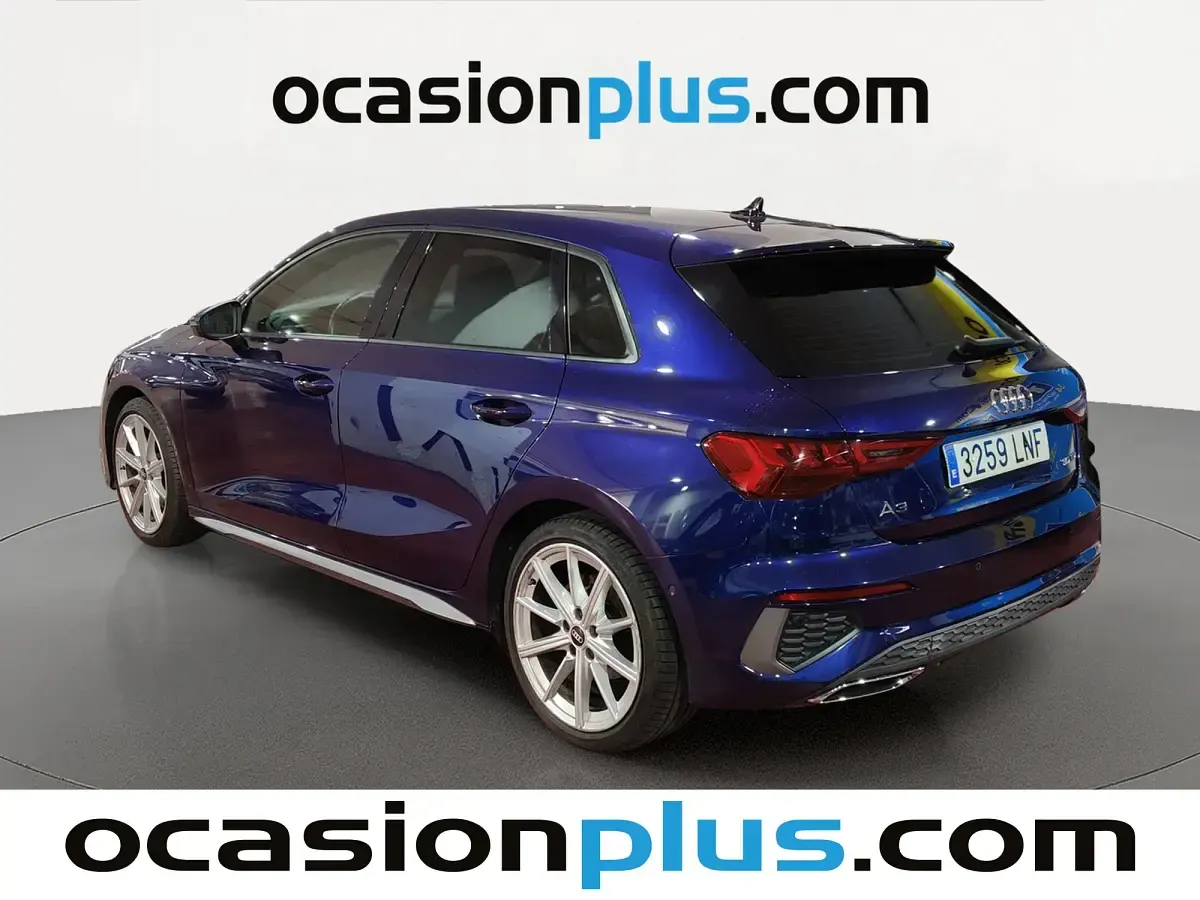 Usado Audi A3 116 CV (85 kW) 2021 Azul Berlina