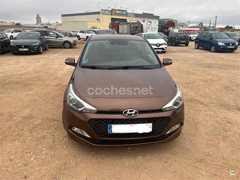 Marrón Usado 2015 Hyundai i20 Berlina | 8000 € (Precio justo) - Imagen 1/4