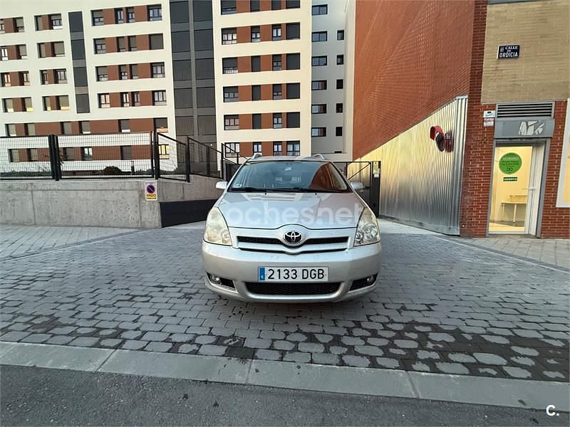 Usado Toyota Corolla Verso Sol 129 CV (94 kW) 2005 Gris / plata Monovolumen