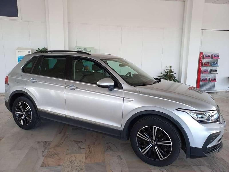 Usado VW Tiguan Life 150 CV (110 kW) 2021 Plateado SUV