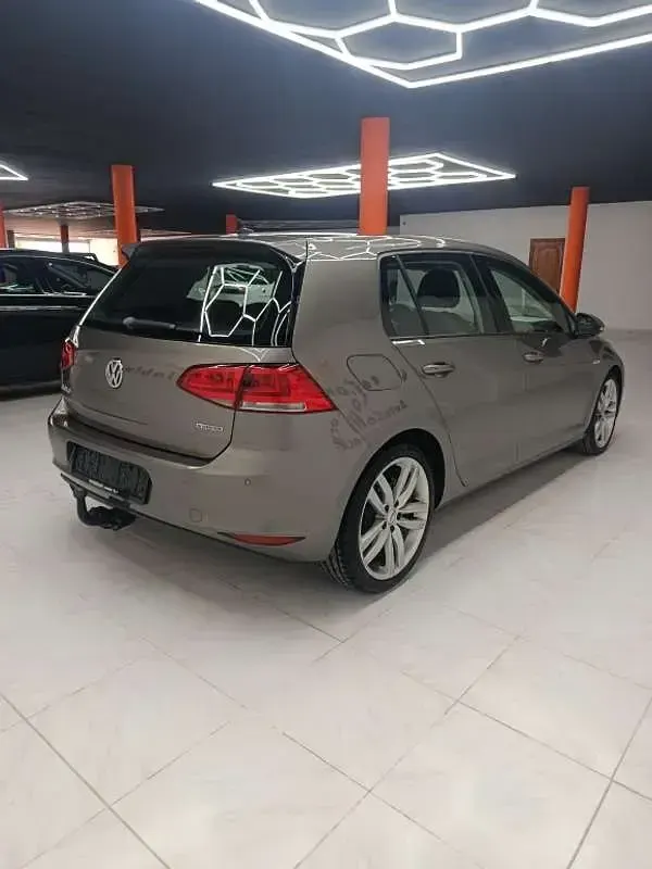 Usado VW Golf VII Advance 105 CV (77 kW) 2013 Gris Utilitario