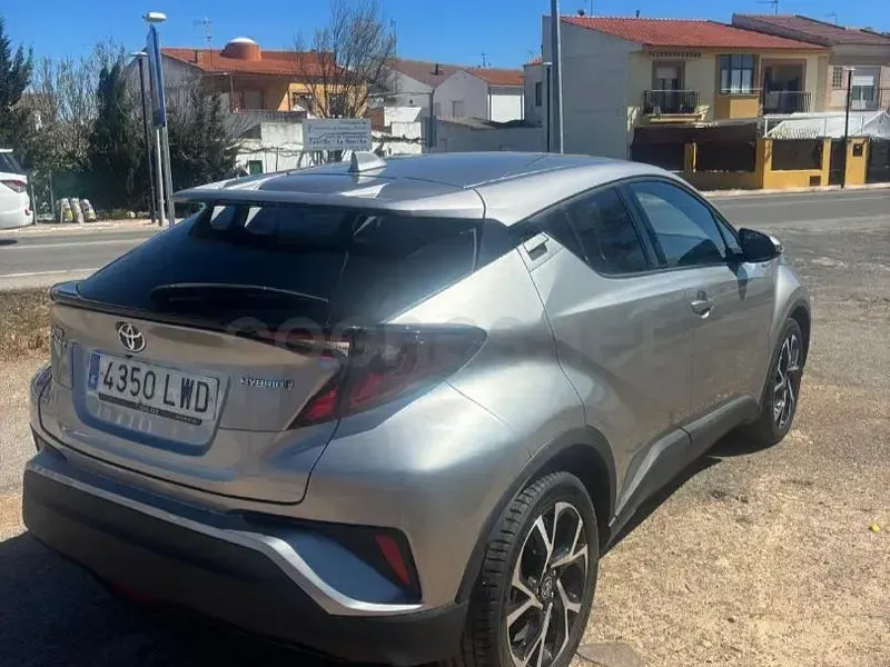 Usado Toyota C-HR Advance 122 CV (89 kW) 2022 Gris / plata SUV
