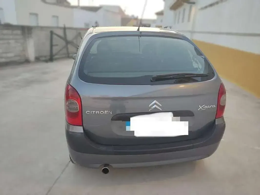 Usado Citroën Xsara Exclusive 90 CV (66 kW) 2004 Gris Utilitario