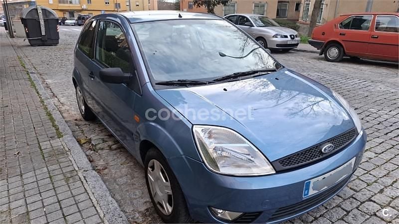 Usado Ford Fiesta Ambiente 68 CV (50 kW) 2003 Azul Utilitario
