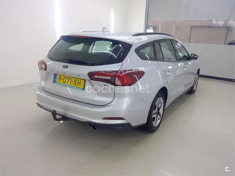 Usado Ford Focus Active 125 CV (91 kW) 2022 Gris / plata Familiar