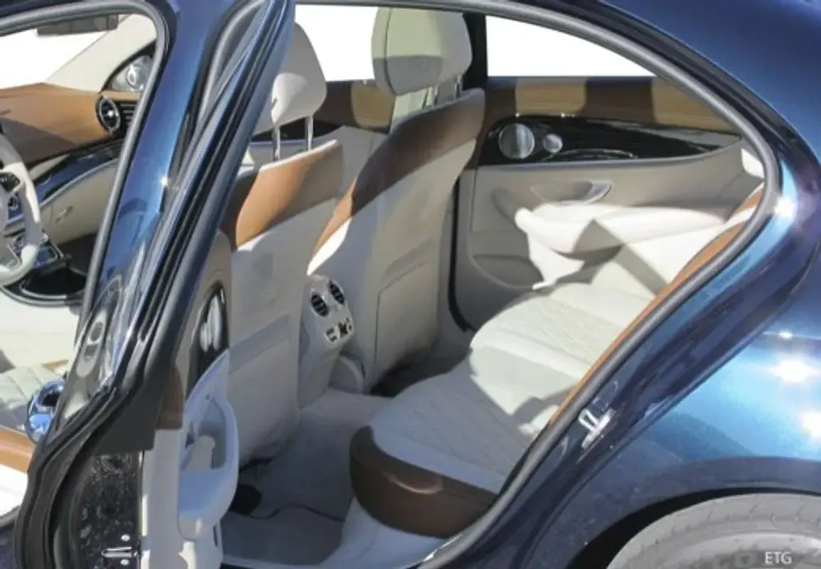 Käytetty Mercedes E220 194 HP (142 kW) 2019 Musta Sedan
