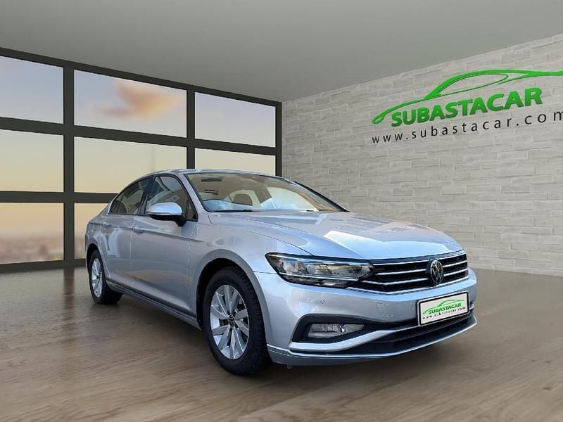 Usado VW Passat Business 150 CV (110 kW) 2021 Gris Berlina