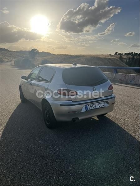 Usado Alfa Romeo 147 115 CV (84 kW) 2003 Gris / plata Utilitario