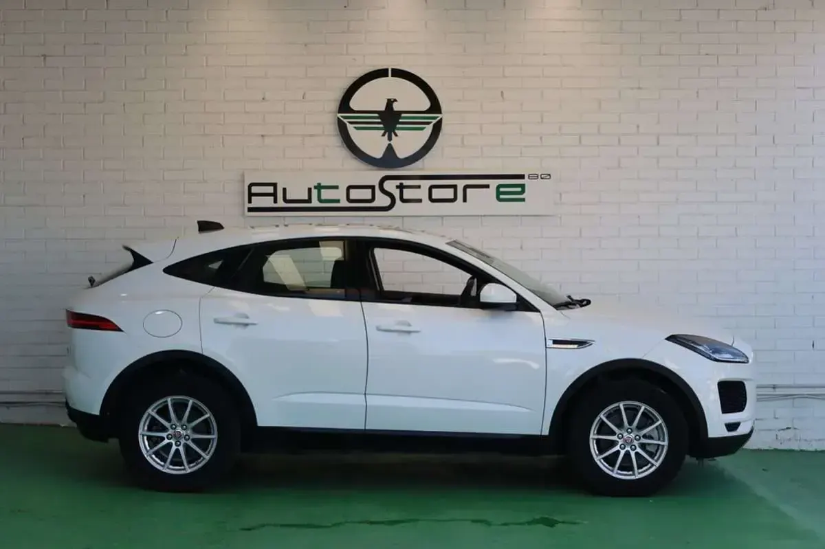 Usado Jaguar E-Pace 200 CV (147 kW) 2020 Blanco SUV