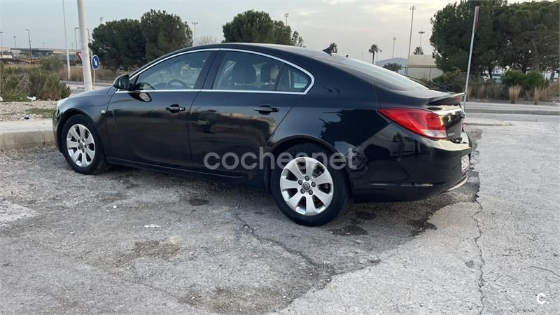 Usado Opel Insignia Cosmo 130 CV (95 kW) 2010 Negro Berlina