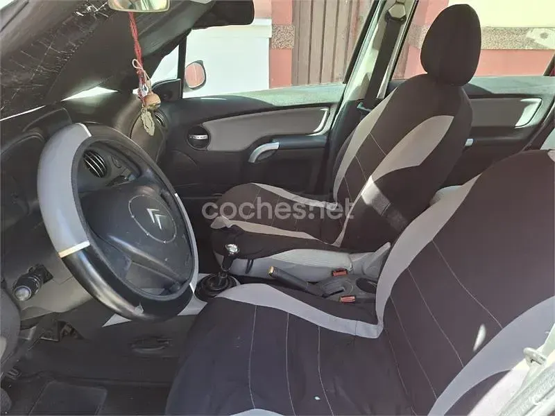 Usado Citroën C3 61 CV (44 kW) 2003 Granate Berlina