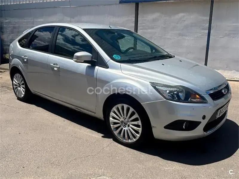 Usado Ford Focus Titanium 115 CV (84 kW) 2008 Gris / plata Berlina