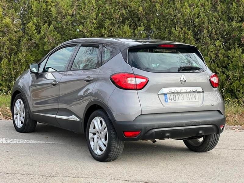 Usado Renault Captur Life 90 CV (66 kW) 2014 Gris / plata SUV