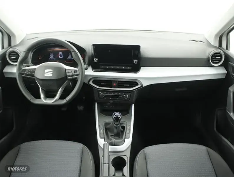 Usado Seat Arona Style 115 CV (84 kW) 2025 Blanco SUV