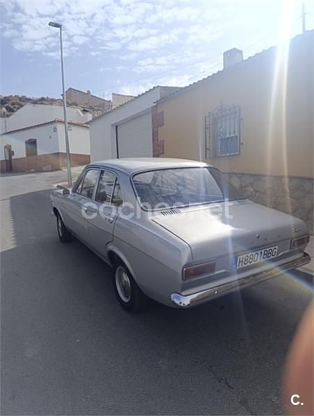 Usado Ford Escort 60 CV (44 kW) 1994 Gris / plata Berlina