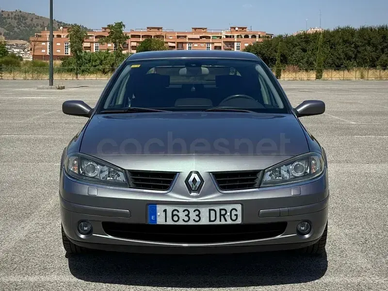 Usado Renault Laguna II Dynamique 150 CV (110 kW) 2005 Gris / plata Berlina