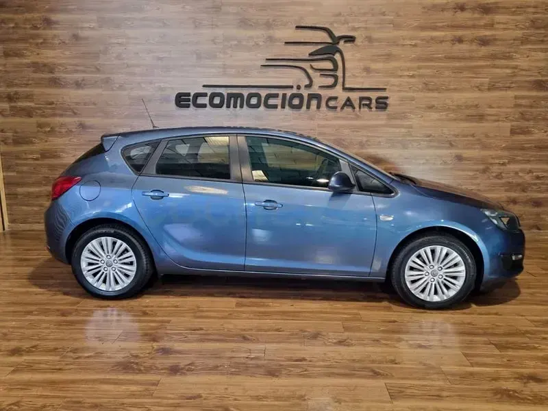 Usado Opel Astra Dynamic 110 CV (80 kW) 2015 Azul Berlina
