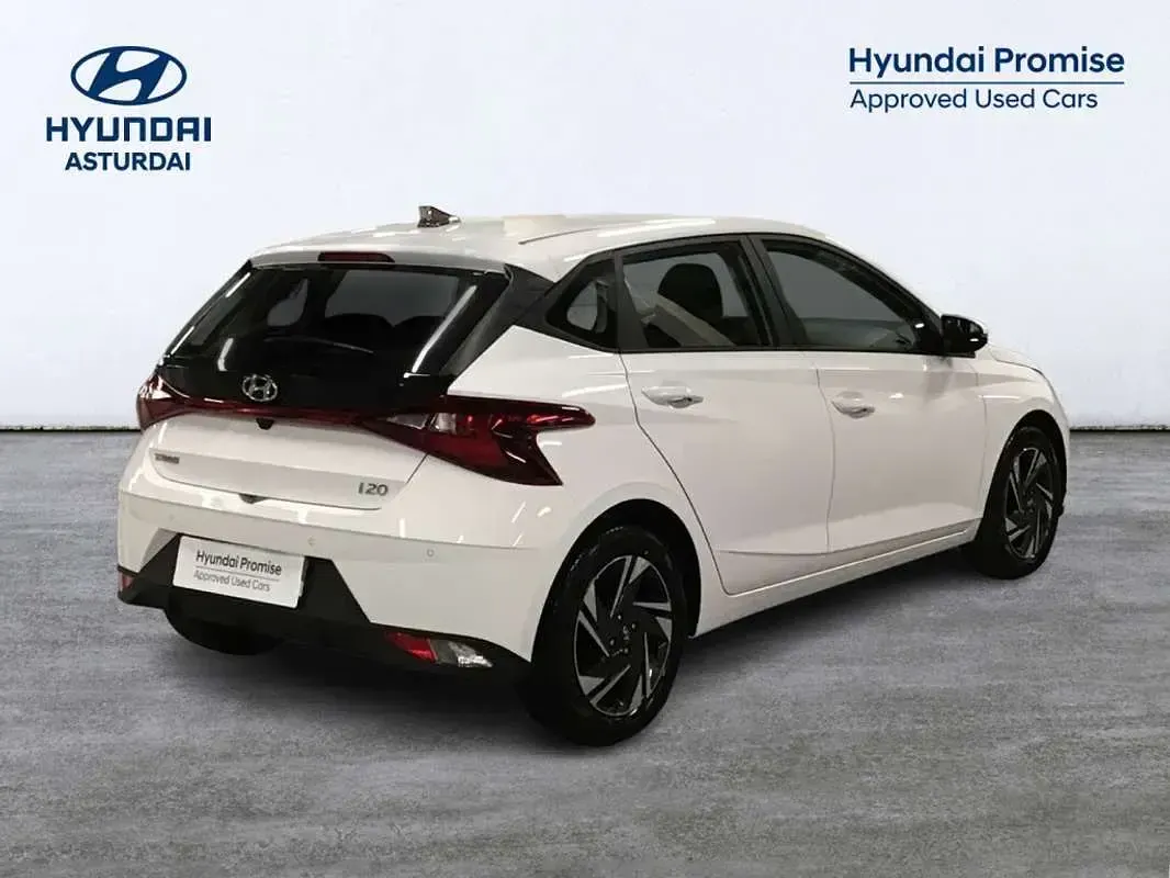 Usado Hyundai i20 84 CV (61 kW) 2023 Blanco Utilitario