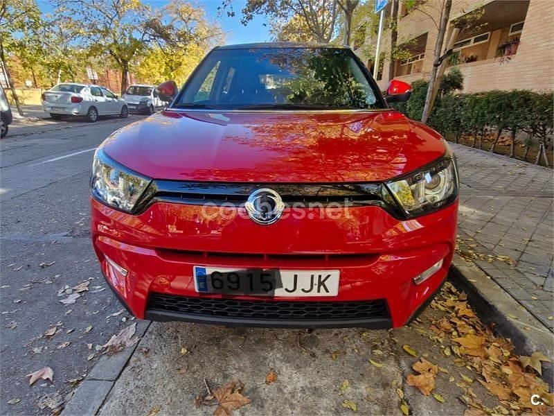 Rojo Usado 2015 Ssangyong (KGM) Tivoli SUV | 9500 € (Precio justo) - Imagen 1/4