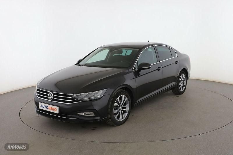 Gris Usado 2019 VW Passat Business Berlina | 18.599 € (Un poco caro) - Imagen 1/3