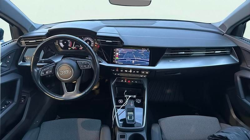 Usado Audi A3 Premium 110 CV (80 kW) 2023 Azul Berlina