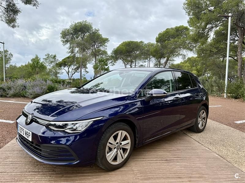 Azul Usado 2022 VW Golf Life Berlina | 20.500 € (Buen precio) - Imagen 1/4