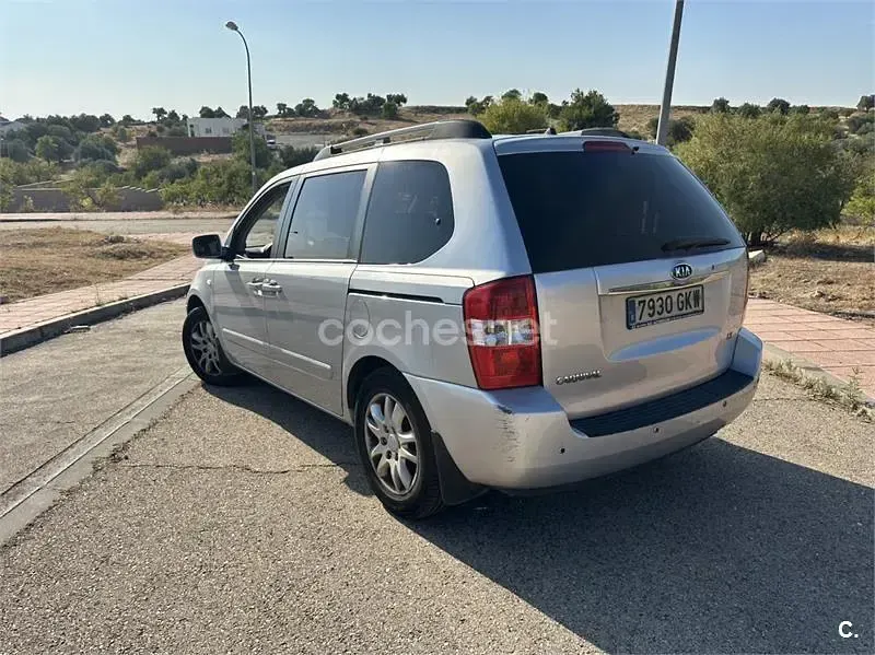 Usado Kia Carnival 185 CV (136 kW) 2009 Gris / plata Monovolumen