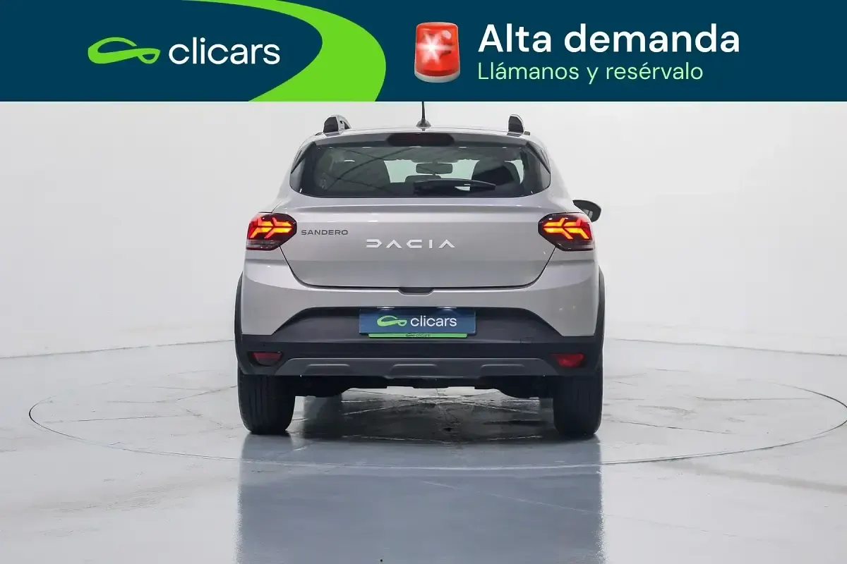 Usado Dacia Sandero Essentiel 100 CV (73 kW) 2023 Gris
