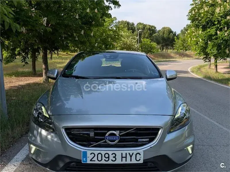 Usado Volvo V40 R-Design Momentum 245 CV (180 kW) 2014 Gris / plata Berlina