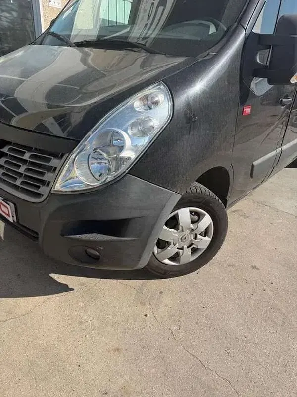 Usado Renault Master 130 CV (95 kW) 2018 Negro Van