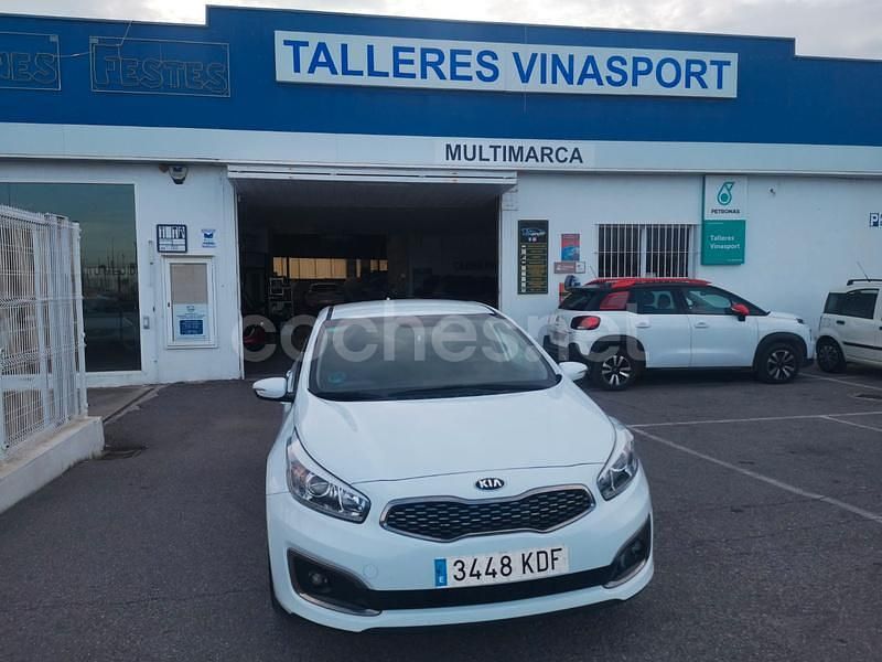 Blanco Usado 2017 Kia Ceed GT Berlina | 11.500 € (Un poco caro) - Imagen 1/4