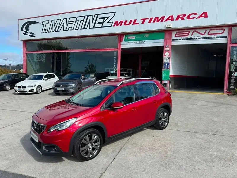 Usado Peugeot 2008 Allure 120 CV (88 kW) 2016 Granate SUV