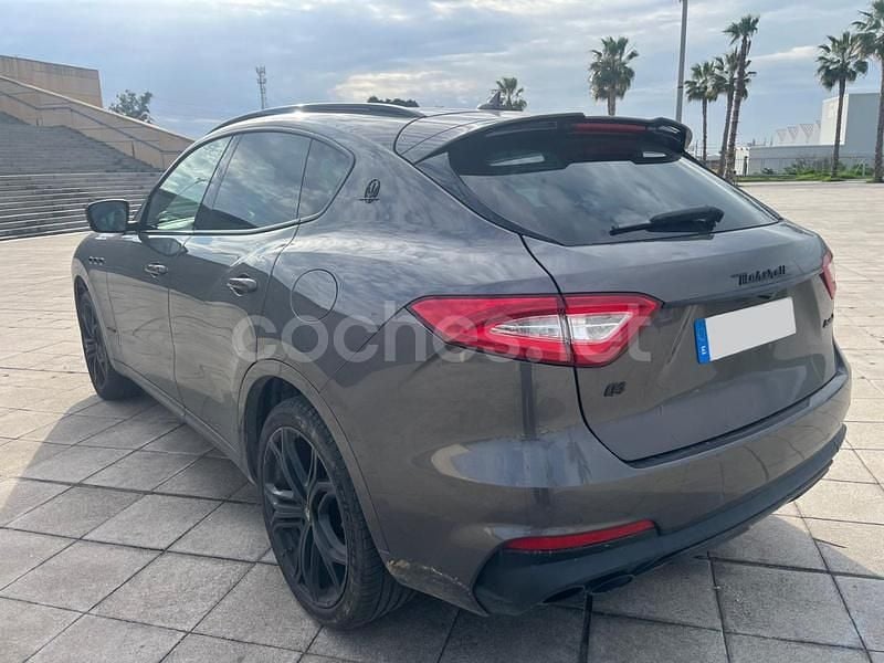 Usado Maserati Levante 350 CV (257 kW) 2019 Gris / plata SUV