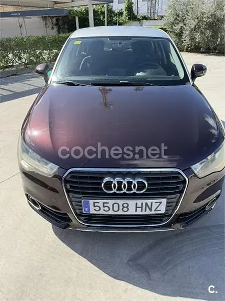 Usado Audi A1 Sportback Attraction 90 CV (66 kW) 2013 Granate Utilitario
