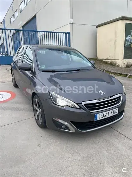 Usado Peugeot 308 Allure 120 CV (88 kW) 2017 Gris / plata Berlina