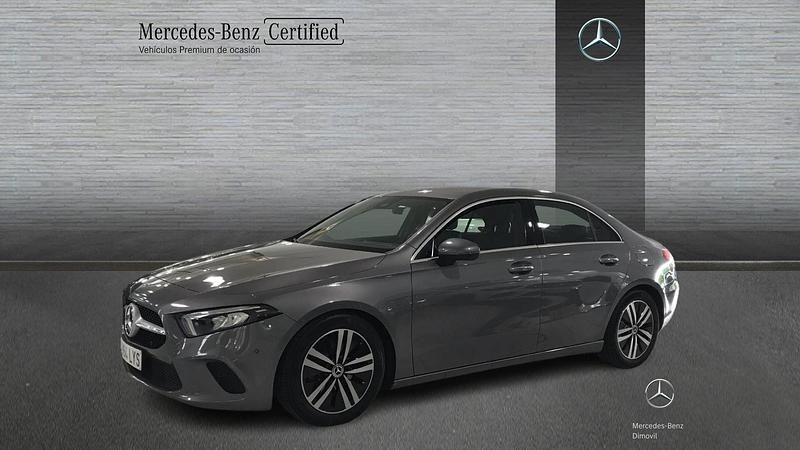 Gris Usado 2022 Mercedes A180 Berlina | 27.800 € (Un poco caro) - Imagen 1/4