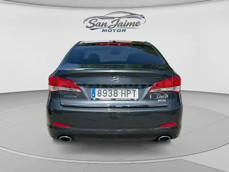 Usado Hyundai i40 Style 136 CV (100 kW) 2013 Gris / plata Berlina