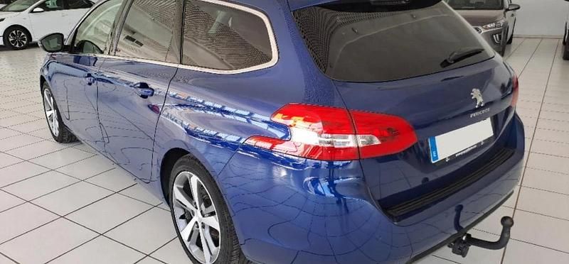 Usado Peugeot 308 Allure 131 CV (96 kW) 2019 Bleu magnetic Familiar