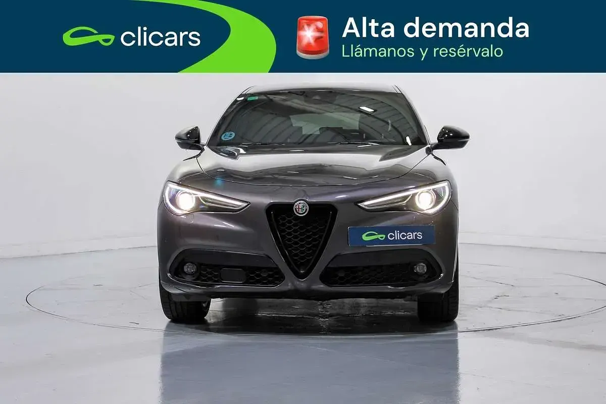 Usado Alfa Romeo Stelvio Veloce 209 CV (153 kW) 2022 Plateado SUV