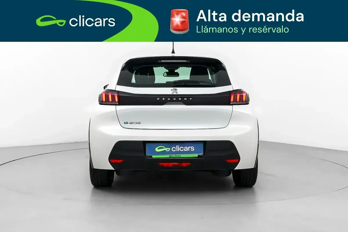 Usado Peugeot e-208 Allure 100 kW (136 CV) 2020 Blanco Utilitario