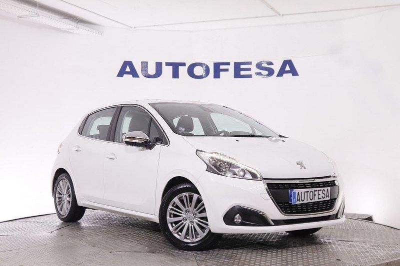 Usado Peugeot 208 Allure 82 CV (60 kW) 2016 Blanco Utilitario