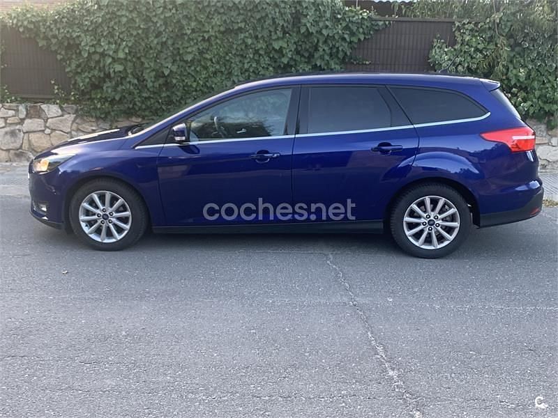 Azul Usado 2015 Ford Focus Titanium Berlina | 9800 € (Precio justo) - Imagen 1/4