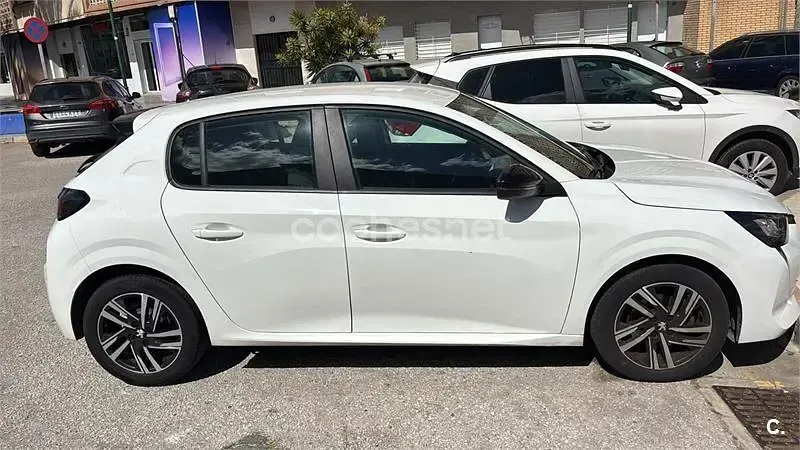 Usado Peugeot 208 Allure 100 CV (73 kW) 2023 Blanco Utilitario