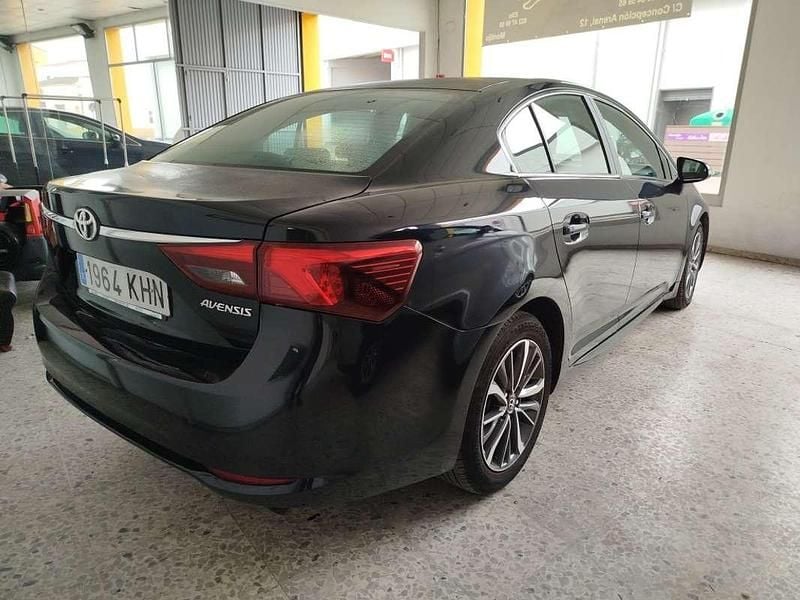 Usado Toyota Avensis Advance 143 CV (105 kW) 2018 Verde Berlina
