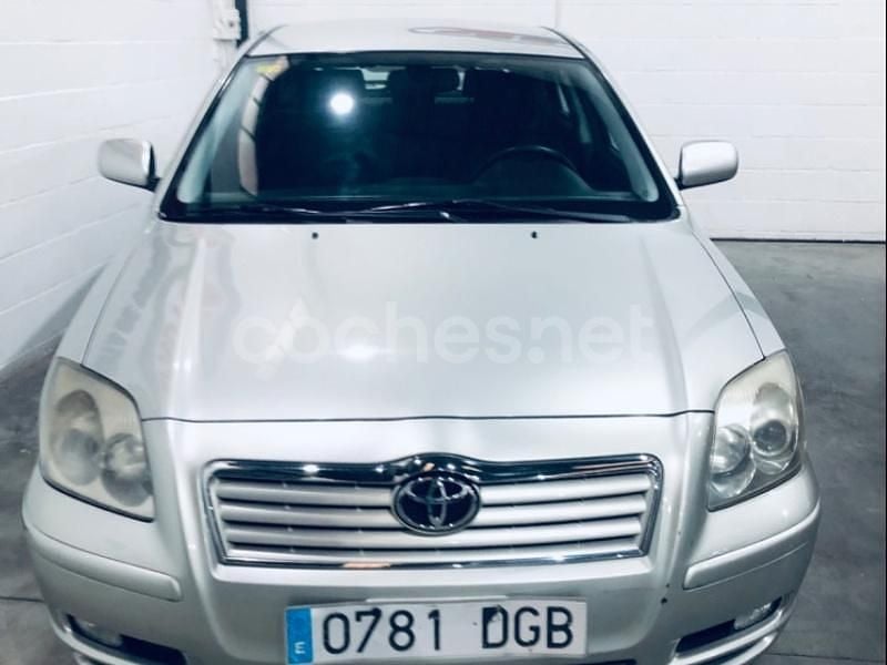 Beige Usado 2005 Toyota Avensis Executive Berlina | 3950 € (Buen precio) - Imagen 1/4