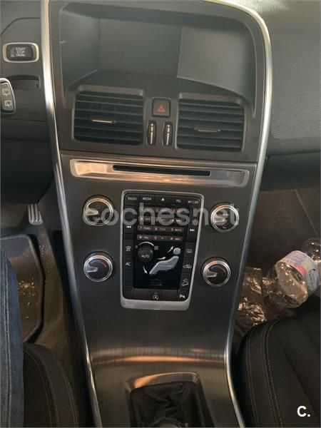 Beige Usado 2014 Volvo XC60 R-Design Momentum SUV | 20.500 € (Un poco caro) - Imagen 1/2