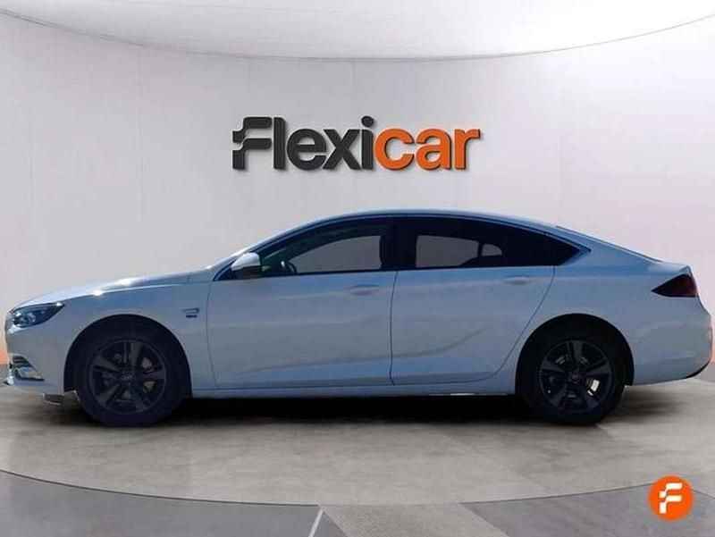 Usado Opel Insignia Innovation 136 CV (100 kW) 2020 Blanco Berlina