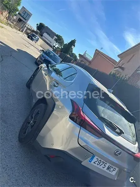 Usado Lexus UX 184 CV (135 kW) 2022 Beige SUV