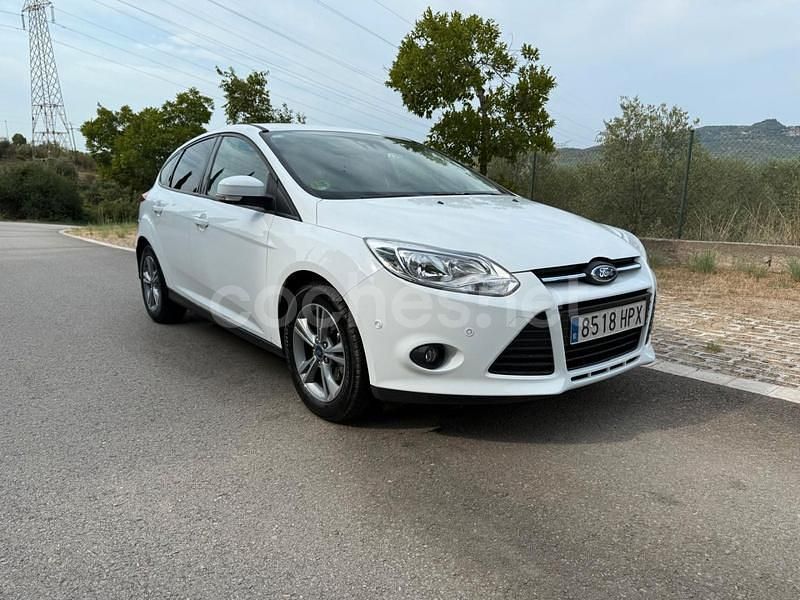 Usado Ford Focus 125 CV (91 kW) 2013 Blanco Berlina