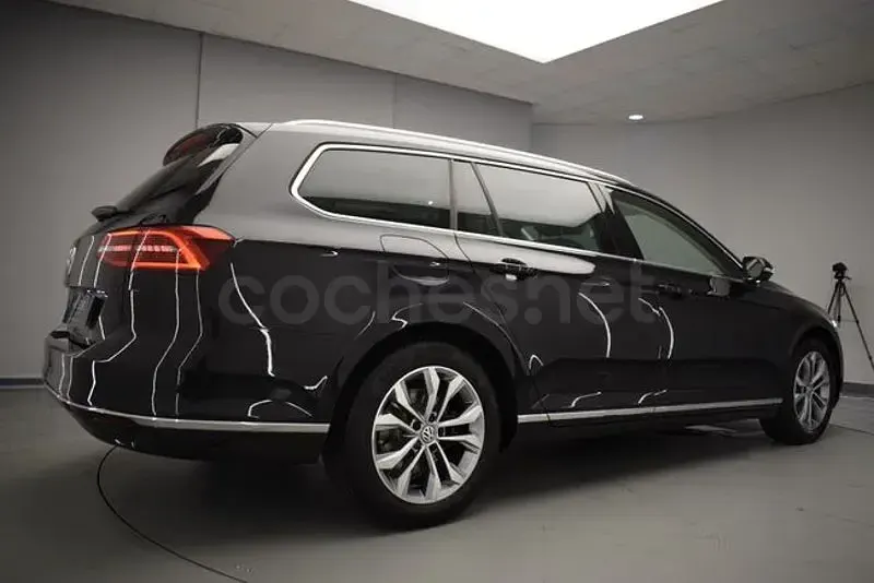 Usado VW Passat Advance 150 CV (110 kW) 2018 Negro Berlina